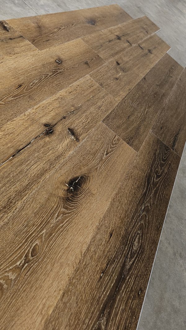Piso Vinilico Spc Alto Transito Click 4,5mm Madera Valvi